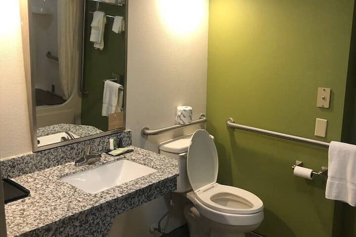 Room 27 of 40