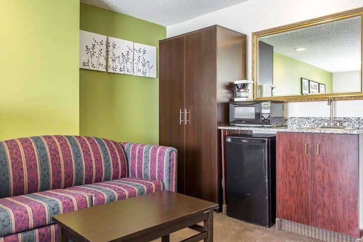 Room 10 of 40