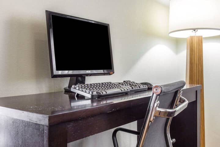 Business Center 37 of 40