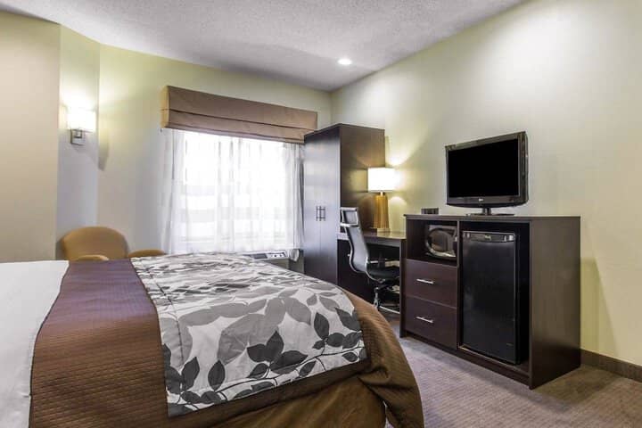 Room 17 of 40